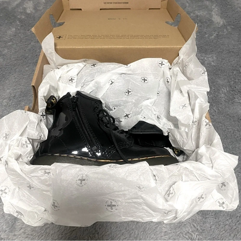 DR MARTENS Air Wair 1460 Kids Size 9 Black Patent Lamper Lace Up Ankle Boots NWB